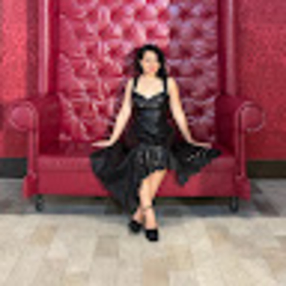 Meet your Posher, Elizabeth y.